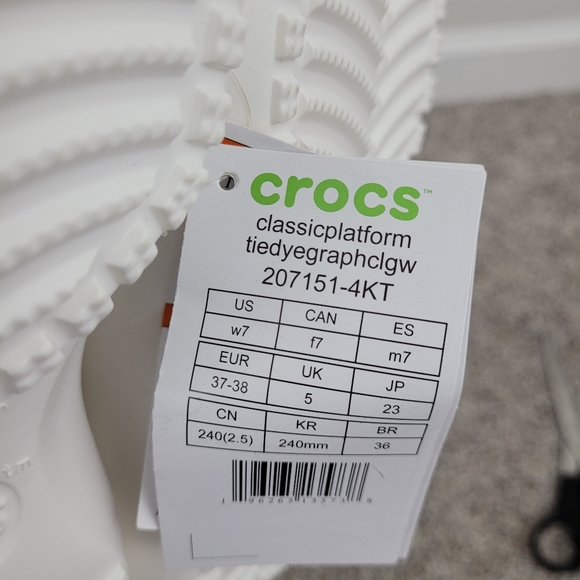 Crocs Classic Platform Tie Dye - Picture 7 of 9